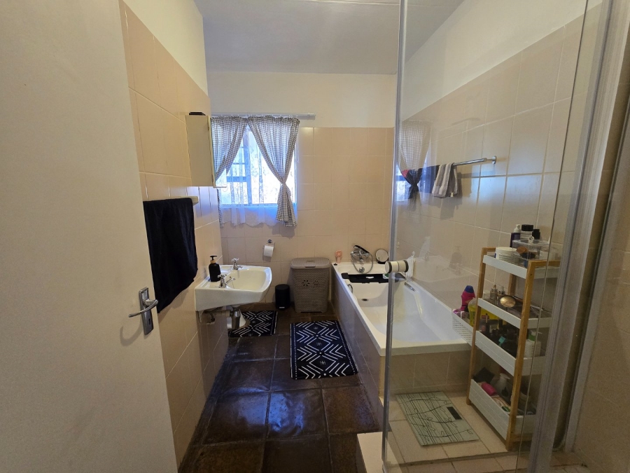 2 Bedroom Property for Sale in Langenhovenpark Free State